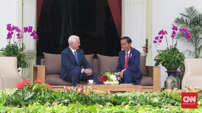 Pengamat dari Eurasia Group menganggap kunjungan Wapres AS Mike Pence ke Jakarta terfokus pada masalah ekonomi setelah Amerika Hengkang dari TPP.