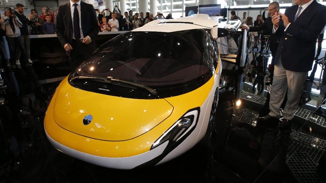 Geely benar-benar tak lagi bisa dibendung untuk memiliki Terrafugia, sebuah perusahaan mobil terbang yang dianggap paling siap untuk merealisasikannya.