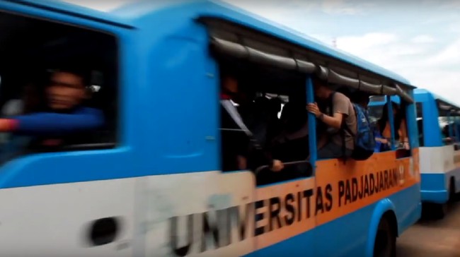 Sejumlah fasilitas di Fikom Unpad Bandung dinilai terlalu minim bagi mahasiswa, khususnya penerangan. Mengapa begitu?