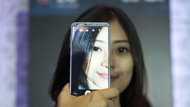 Hati-hati Salah 'Download' Aplikasi FaceApp Pro Palsu Pengguna diminta untuk berhati-hati agar tidak download aplikasi FaceApp Pro Palsu.