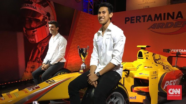 Sean Gelael yang sukses merampungkan 78 lap menuai pujian karena dianggap mampu menguasai mobil Formula 1 milik Toro Rosso.