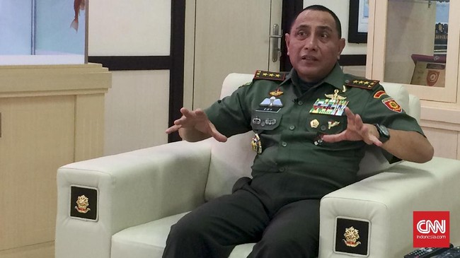 Pangkostrad Letnan Jenderal Edy Rahmayadi tetap akan maju ke Pilgub Sumut 2018, meski mutasinya dibatalkan Panglima TNI Marsekal Hadi Tjahjanto.