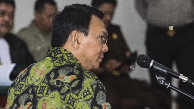 Ahok tak punya persiapan khusus. Dia hanya menyampaikan ke tim hukum, poin-poin yang ingin ia ungkapkan saat pembacaan pledoi, Selasa (25/4) mendatang.