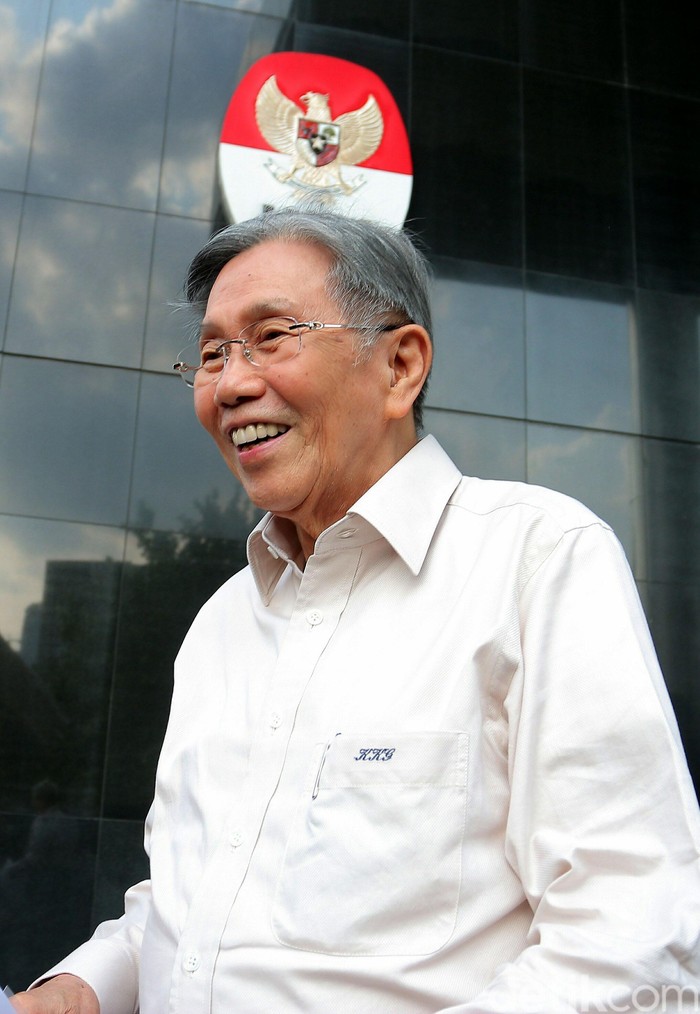 Mantan Menteri Koordinator Ekonomi Kwik Kian Gie menyambangi KPK, Kamis (20/4/2017). Dia mengaku memenuhi panggilan KPK berkaitan dengan kasus Bantuan Likuiditas Bank Indonesia (BLBI).