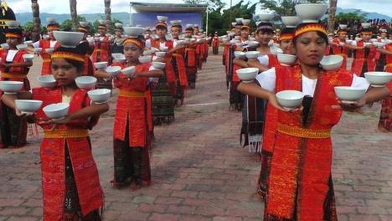 Bagi Anda yang sedang mencari jodoh, cobalah ikut serta Festival Gondang Naposo yang diadakan di Pasir Putih Parbaba