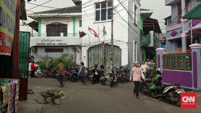 Posko Merah Putih didirikan guna membantu warga Jalan Petamburan III dan sekitarnya menghadapi pandemi virus corona.