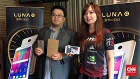 Luna: Ponsel Si Hijau dan Si Biru Kemahalan!