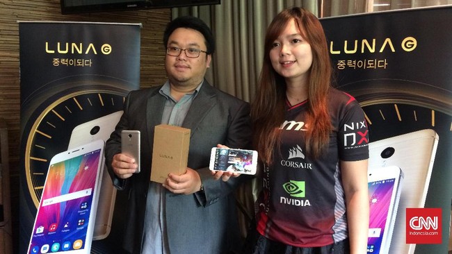 Luna menawarkan ponsel cerdas dengan performa mumpuni dan harga lebih murah untuk saingi dua merek ponsel lainnya yang dianggap kemahalan.
