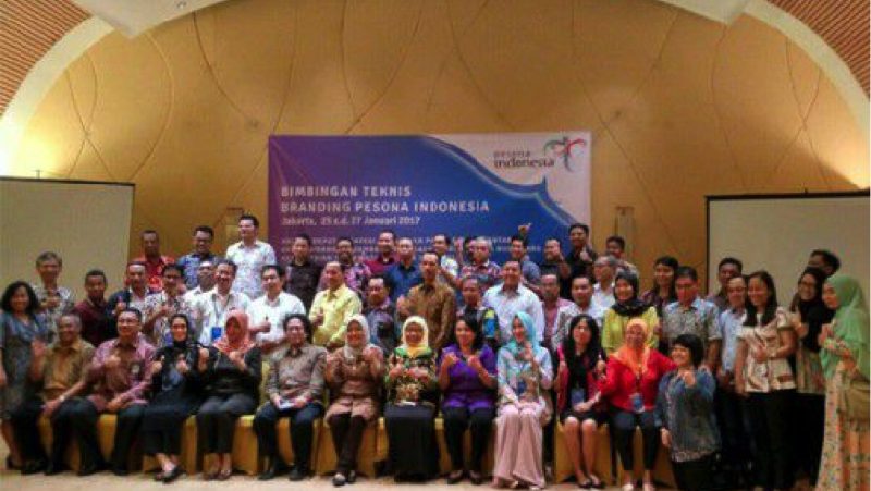 Kementerian Pariwisata siap menggelar roadshow Bimbingan Teknis (Bimtek) di tiga kota untuk mendongkrak pariwisata Tanah Air di mancanegara.