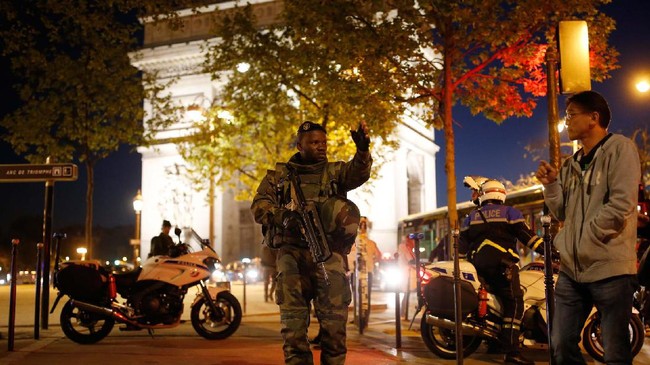 Penabrak mobil polisi di Champs Elysees, Paris, Perancis pernah berikrar setia kepada pemimpin ISIS, Abu Bakr al-Baghdadi.