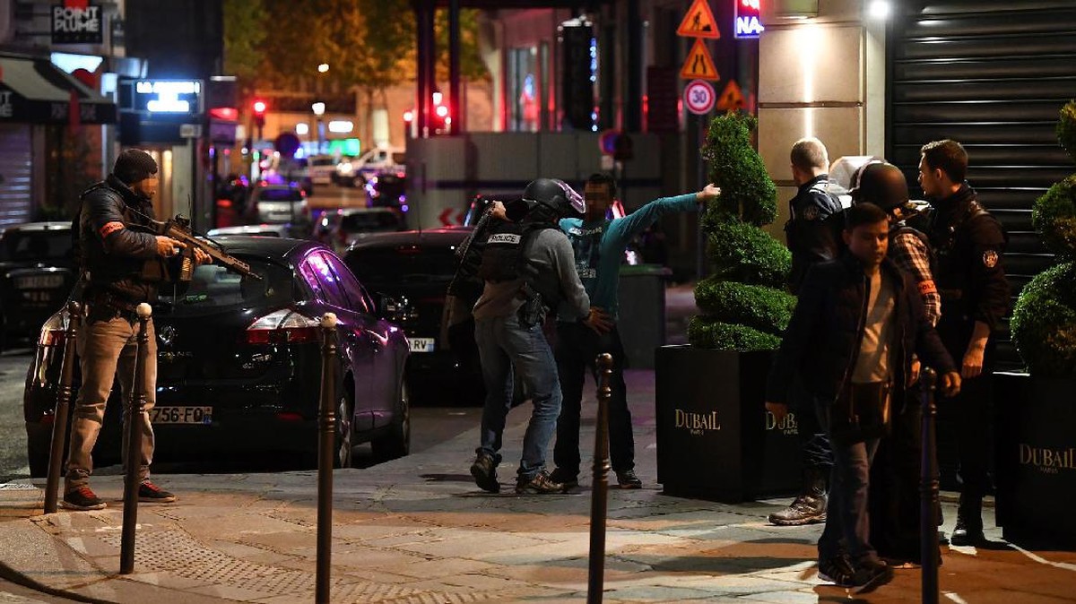 Simbol Kota Paris Mencekam Pasca Aksi Penembakan