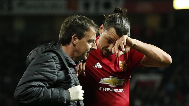 Keberhasilan Manchester United melenggang ke babak semifinal Liga Europa memakan korban yakni cederanya Zlatan Ibrahimovic dan Marcos Rojo.