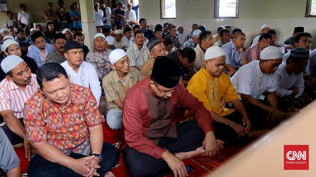 Salat Jumat di Bukit Duri diharapkan Anies bisa menjadi pengingat bahwa ia pernah berjanji untuk tidak menggusur kawasan ini saat kampanye lalu.
