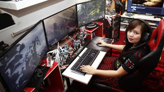Monica Carolina sudah menjadikan permainan game bukan lagi sebagai hobi, namun sudah pekerjaan. Tugas dia kini, memperjuangkan emasipansi gamers wanita.