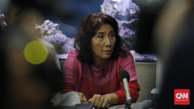 Susi Pudjiastuti datang ke Bandung pada Sabtu (24/6) untuk menjenguk Solihin GP, tokoh terkemuka yang juga mantan Gubernur Jabar.
