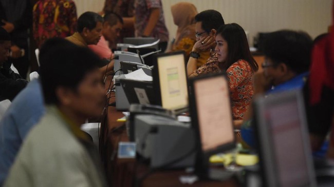 Melesetnya target lantaran tidak ada tambahan pajak dari program pengampunan pajak (tax amnesty) di tahun ini, seperti yang terjadi di Juli-Desember 2016 lalu.