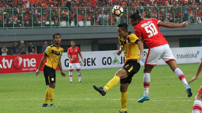 Pelatih Persija Stefano 'Teco' Cugurra menyoroti kelemahan konsentrasi timnya saat kebobolan dari Barito Putera melalui servis bola mati.