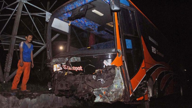 Sanksi tegas akan diberikan pada perusahaan bus yang mengabaikan faktor keselamatan sehingga memicu kecelakaan di jalan raya.