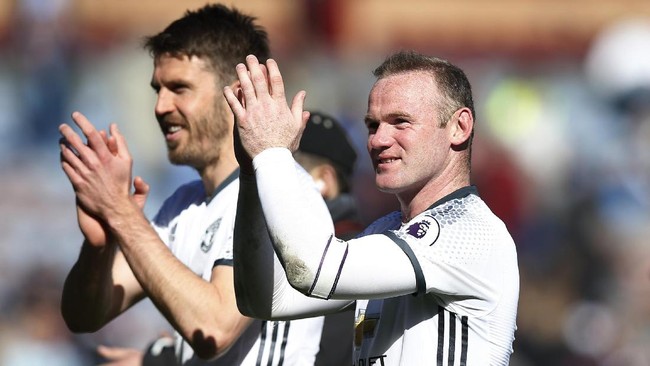 Cedera yang dialami Zlatan Ibrahimovic justru menjadi berkah tersendiri bagi Wayne Rooney yang sukses menyumbang gol ke gawang Burnley, Minggu (23/4).