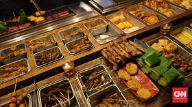 Menjajal 'Nasi Kucing' Babi di Angkringan Non-Halal Masa Kini