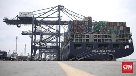 Melihat Layanan Kapal Raksasa Peti Kemas di Tanjung Priok