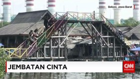 Pesona Jembatan Cinta di Hutan Mangrove Bekasi