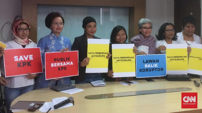 Beberapa aktivis Perempuan Antikorupsi bersama Indonesia Corruption Watch (ICW) menyatakan dukungannya untuk Komisi Pemberantasan Korupsi (KPK)