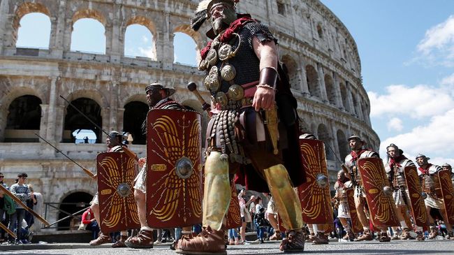 Pemerintah Italia membagikan ratusan bangunan kuno secara cuma-cuma kepada mereka yang mau mengembangkannya jadi objek wisata baru.
