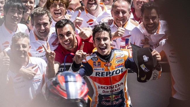 Juara bertahan MotoGP, Marc Marquez, mengakui Valentino Rossi jadi pebalap paling konsisten di awal musim 2017 dan berhak atas posisi puncak klasemen.