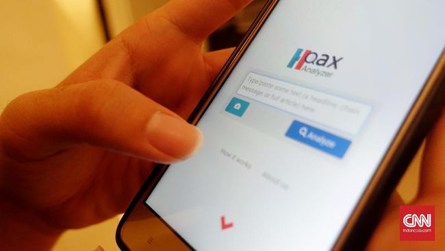 Hoax Pilkada Jakarta 'Terbangkan' Tim Cimol ke Manila Hoax Analyzer yang terinspirasi dari maraknya berita hoax saat Pilkada DKI Jakarta menginspirasi tim Cimol dari ITB.