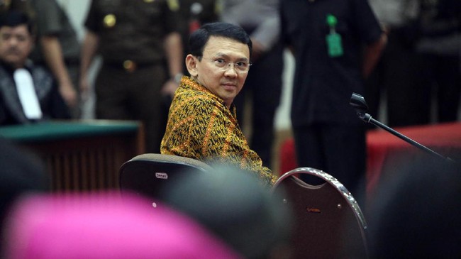 Ahok tak mau ambil pusing dengan aksi 55 yang digelar besok. Dia hanya meminta polisi tegas menindak pihak yang tidak taat pada keputusan hakim.