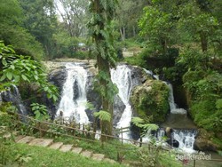 Celebrity on Vacation: Nongkrong Cantik Ditemani Air Terjun Lembang