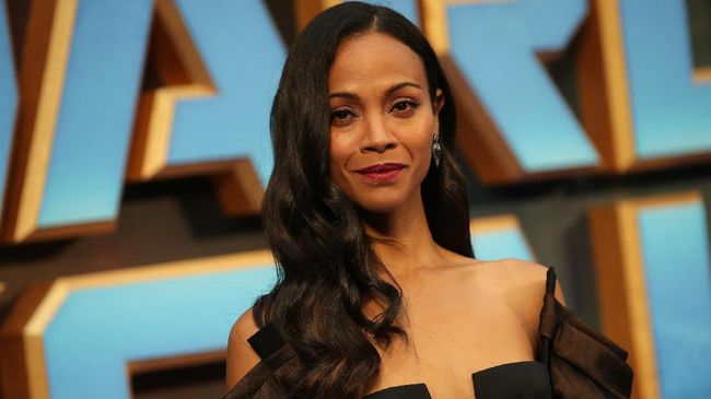 Zoe Saldana mengaku bahwa dia merasa tersentuh hingga mewek saat pertama kali menonton cuplikan Avatar 2.
