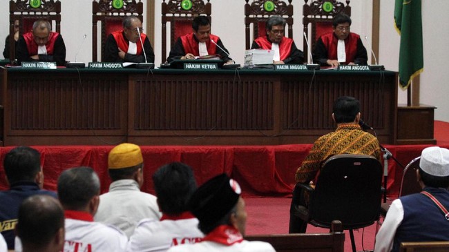 KY siap menerima aduan tentang dugaan pelanggaran kode etik dan pedoman perilaku hakim yang menyidangkan perkara penodaan agama dengan terdakwa Ahok.