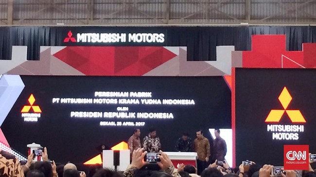 Presiden Joko Widodo meminta semua pihak untuk bersinergi agar kemudahan investasi bisa tercapai, khususnya di industri otomotif yang memiliki serapan tinggi.