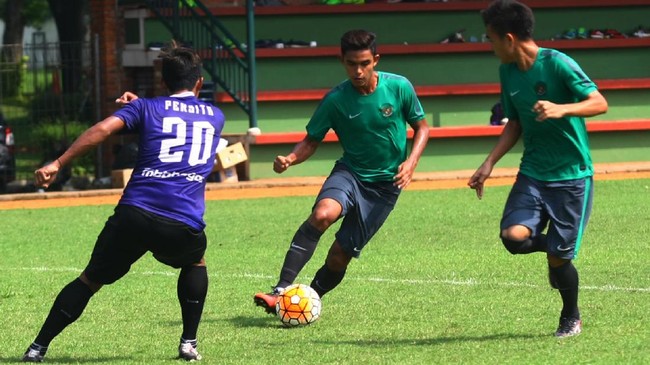 Pelatih Timnas Indonesia Luis Milla bakal memanggil lima pemain senior untuk memperkuat skuatnya lawan Kamboja pada laga persahabatan bulan depan..