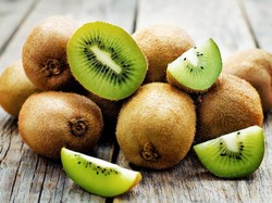 Jangan Dikupas, Begini Cara Sehat Makan Kiwi Menurut Ahli Gizi