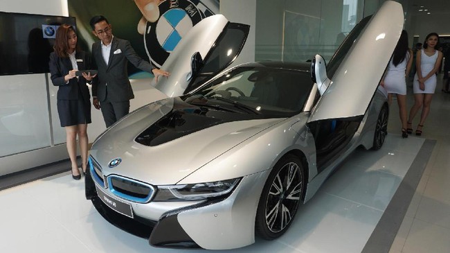 Khusus seri i, bersama Astra International, BMW membuka gerai terbaru untuk mobil dengan teknologi Plug-in Hybrid Electric Vehicle.
