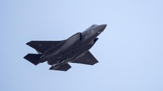 Israel Diklaim Lepaskan Rudal-rudal Jarak Jauh ke Pangkalan Udara Iran