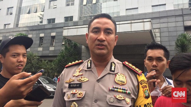 Pihak Polres Jakarta Pusat menangkap dua orang yang diduga sebagai pelaku penyerangan Pos Subsektor Merdeka Barat Polsek Metro Gambir.