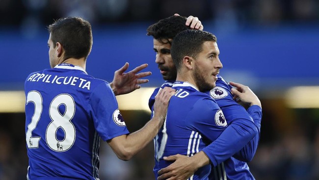 Kemenangan Chelsea atas Southampton 4-2 di Stamford Bridge membuat The Blues memperlebar jarak dengan peringkat kedua, Tottenham Hotspur.