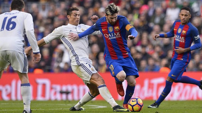 Ronaldo dan Messi mungkin sosok yang menonjol di lapangan hijau saat ini. Namun, mereka bukanlah yang paling berpengaruh dalam sepak bola dunia.
