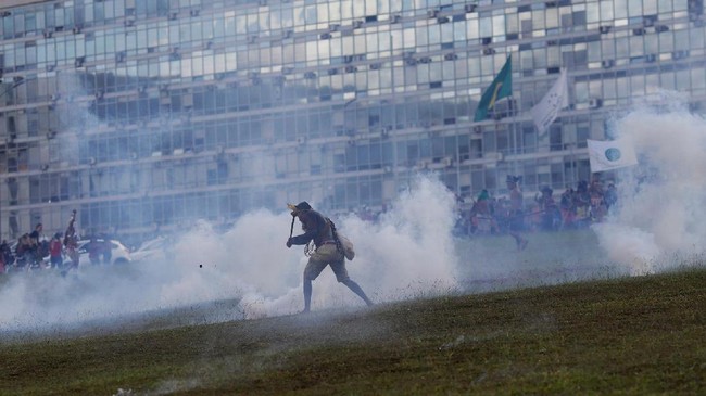 Perjuangan Suku Indian Pertahankan Tanah Leluhur di Brasil