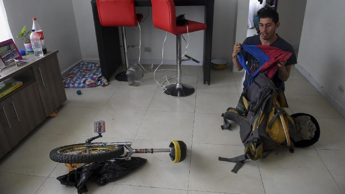 'Spider-Man' Beraksi Demi Sesuap Nasi di Kolombia