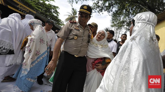 Tim Advokasi RW 12 Manggarai Jakarta Selatan meminta TNI dan Polisi angkat kaki dari daerah mereka karena keberadaan dua lembaga itu justru bikin makin ruwet.