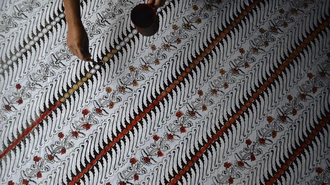 Hari batik nasional diperingati tanggal