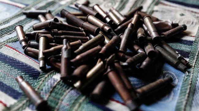 Polisi Periksa Intensif Pria Bawa Magasin di Mako Brimob DIY Polisi masih mendalami motif RDY yang tertangkap membawa magasin ke Mako Brimob Polda DIY. Aparat belum memastikan RDY teraifiliasi dengan jaringan teror.