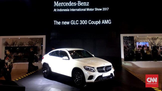 Tren SUV di Indonesia membawa Mercedes-Benz menampilkan produk anyar mereka GLC 300 Coupe AMG, sebuah coupe namun tampak seperi SUV.