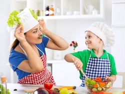 Mengubah Stigma Peran Perempuan di Dapur Dimulai dari Keluarga