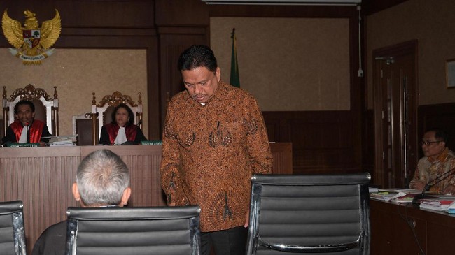 Saat menjabat wakil ketua Banggar DPR periode 2009-2013, Olly Dondokambey mengurus keuangan daerah, bukan kementerian. Ia klaim tak mengetahui proyek e-KTP.